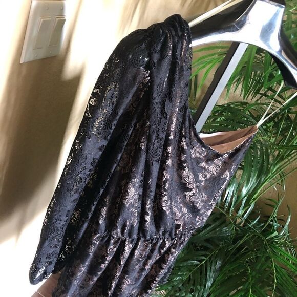 Bisou bisou blk w/shimmer gold cold arm blouse LG - Picture 4 of 8